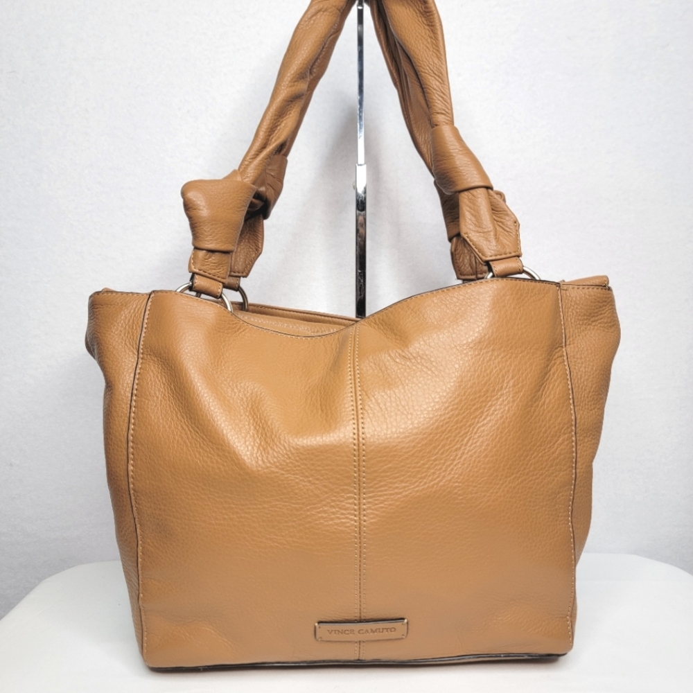 EUC Vince Camuto Tan Shoulder Bag with Supple Leather. P182